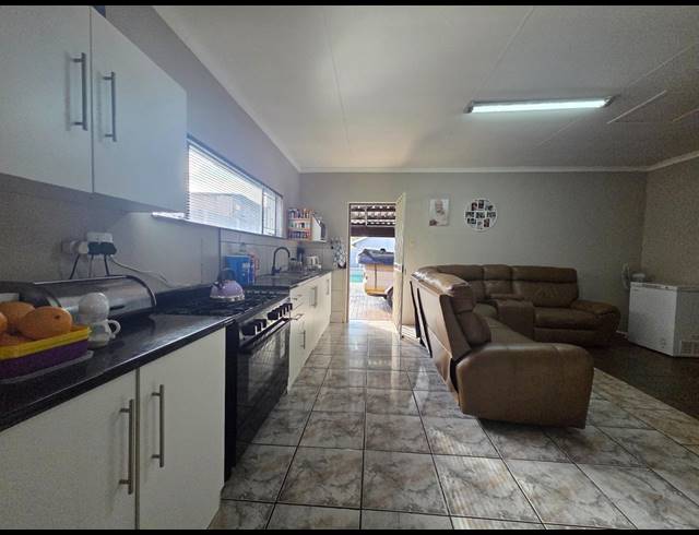 4 BEDROOM HOUSE FOR SALE IN GENERAL ALBERTSPARK